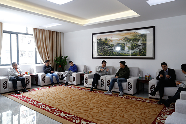 陳應(yīng)濱董事長(zhǎng)與來(lái)訪客戶會(huì)談