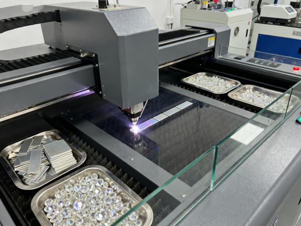 紅外皮秒激光切割機：不止珠寶加工！多領(lǐng)域鋯石薄片切割的全能設備